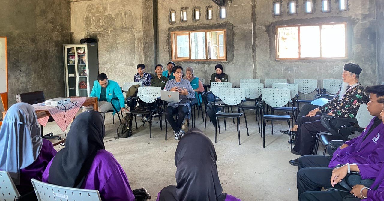 Tim P2AD UMS Gandeng Desamind Gelar FGD Literasi Digital Lawan Hoaks dan Judi Online di PKBM Cakra Purbalingga