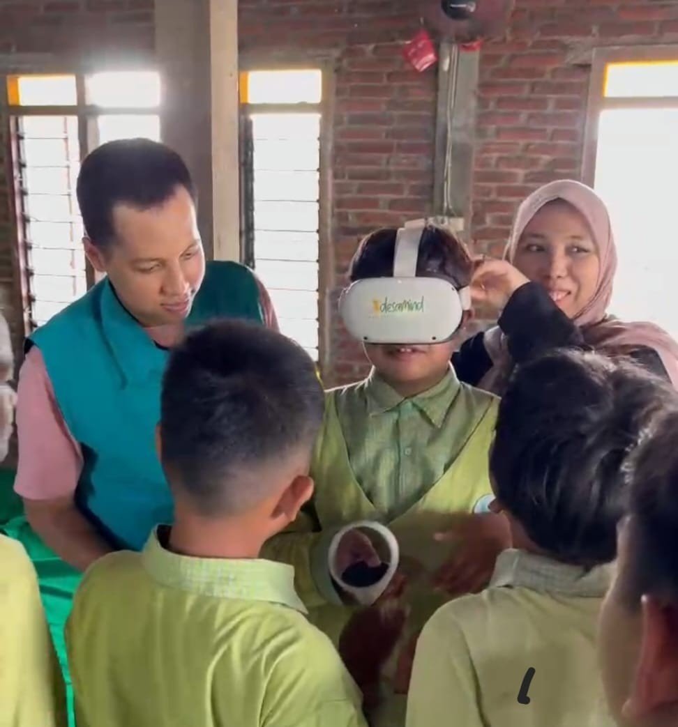 Adakan Kolaborasi Pengabdian, Tiga Serangkai University dan Desamind Hadirkan Teknologi AR-VR di Sekolah Alam Aminah